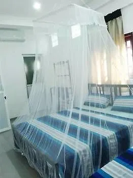 Diyon Airport Villa Negombo 3*,