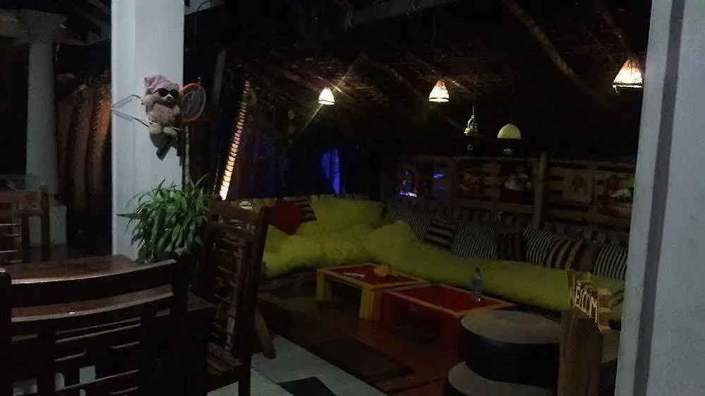 Diyon Airport Villa Negombo 3*,