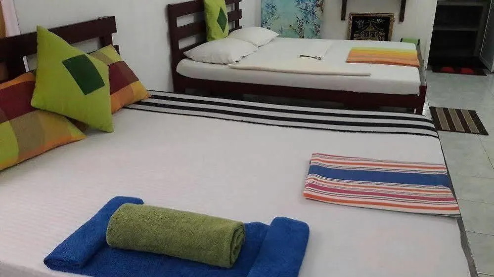 Diyon Airport Villa Negombo 3*,